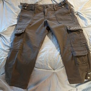 Miss Me Capri Y2K Lowrise cargo with lace, rhinestones and Pickets. EUC size 26